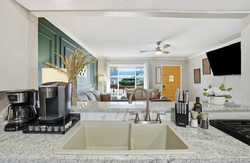 Turner Park House | 1940s Stunning Midtown Remodel | Expo/TU 1 Mile