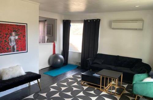 Auburn House | 1940s Urban charmer modern upgrades