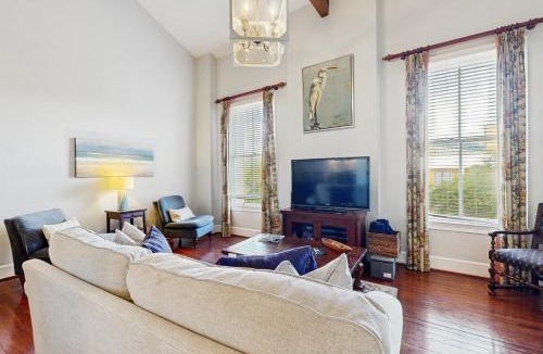 French Quarter House | 195 East Bay