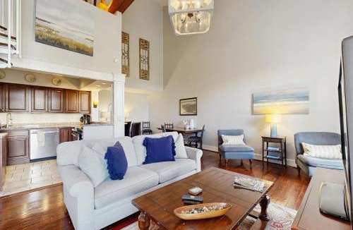 French Quarter House | 195 East Bay