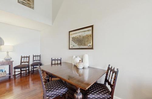 French Quarter House | 195 East Bay