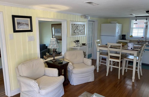 Nags Head Cottage | 1950's NAGS HEAD BEACH COTTAGE , IN EXCELLENT CONDITION840 sq ft 3 occp max