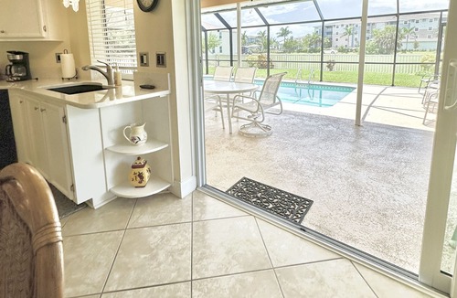 Pelican House | 196 Five Star Reviews!