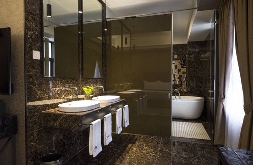 Kampung Sengat Hotel | 1969 Business Suites