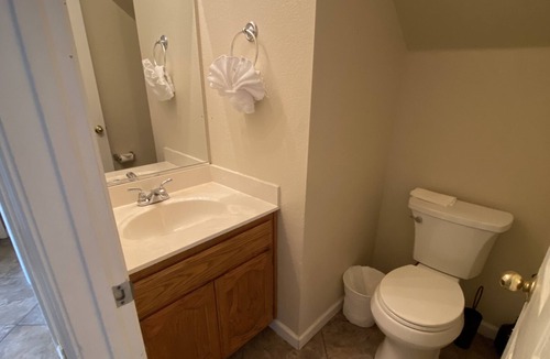 Lathrop House | 1994 built Large house 3/3/3 WiFI TV kitchen W/D Tons of Parking
