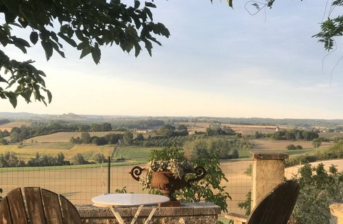 Montastruc House | 19s country house with panoramic view