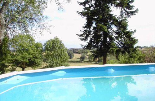 Gipcy Cottage | 19th Century Country House with Shared Pool and Pets Allowed
