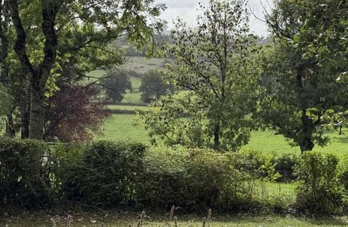 Gipcy Cottage | 19th Century Country House with Shared Pool and Pets Allowed