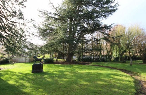 L'Aigle Cottage | 19th Century Mansion with Large Park and 5 Bedrooms, All-Inclusive, in L'Aigle