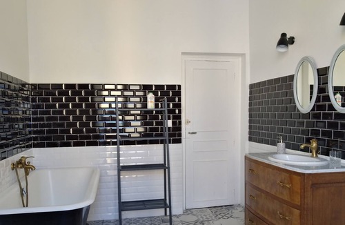 Carcassonne House | 19th century PRIVATE HOTEL