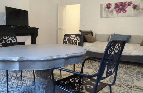 Carcassonne House | 19th century PRIVATE HOTEL