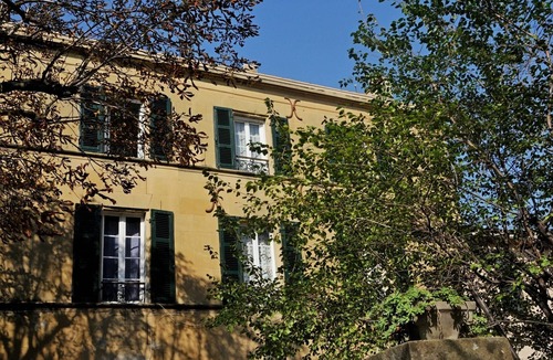 Eyguieres Cottage | 19th Century Provencal Bastide with pool