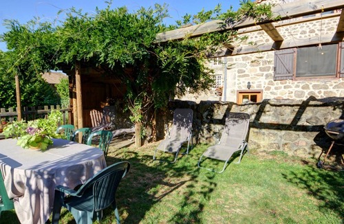 Saint-Didier-sur-Rochefort Cottage | 19th Century Authentic House with Garden, Pets Allowed