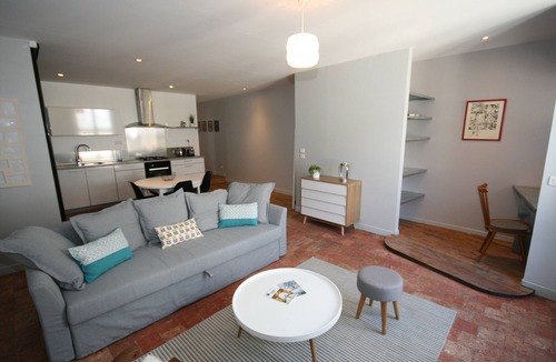 Graslin - Commerce Apartment | 19th Side Cour T2 heart of historic town calm, bright and comfortable