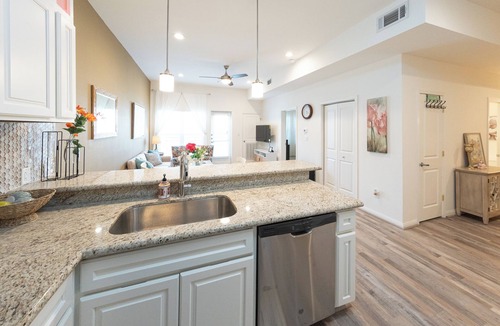 Katy Condo | 1A ~Cozy condo in charming Katy with WiFi, AC