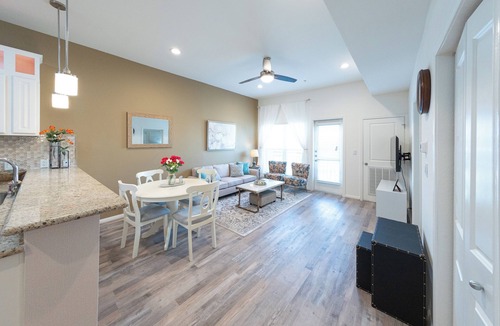 Katy Condo | 1A ~Cozy condo in charming Katy with WiFi, AC