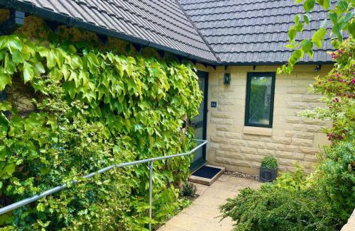 Corsham House | 1A Erneston Crescent