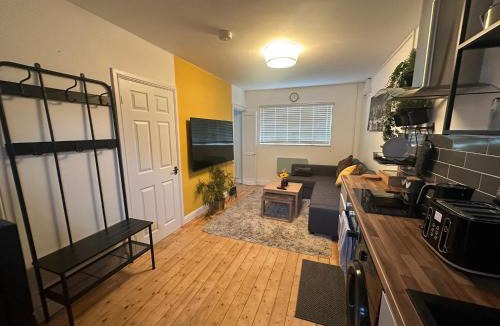 Trowbridge House | 1a Woodlands Edge