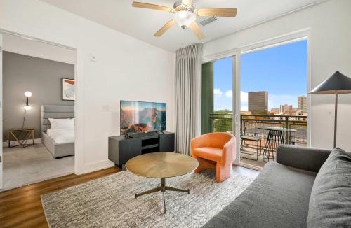 SoNo Apartment | 1B1B Midtown Apartment Private Balcony, Views, Gym - 6