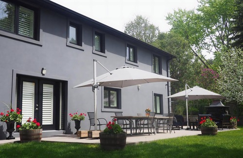 Henry Farm House | 1b1b Queen bed, share bathroom, Sheppard Elegant house 5mins to Fairview mall