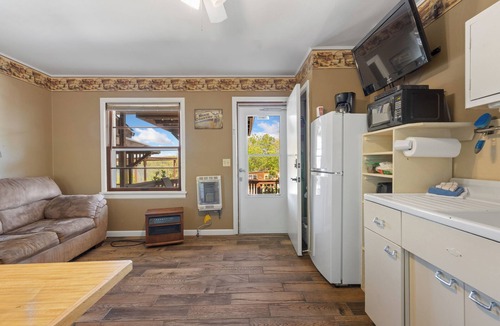 Diamond City Cabin | 1bd/1bath cabin with beautiful views of Bull Shoals Lake.