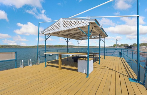Diamond City Cabin | 1bd/1bath cabin with beautiful views of Bull Shoals Lake.