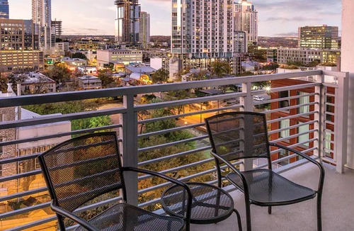 Civic District Resort | 1BD/Austin - Rooftop Pool & Firepit, BBQ!