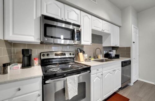 Far North Dallas Apartment | 1BD Casa Kaleido - Pool, Gym, Free Parking