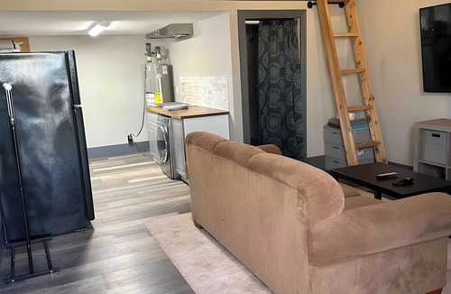 Ira Apartment | 1bd Loft Close to Roscoe /Snyder. Ample parking, Good Wifi, Very Private