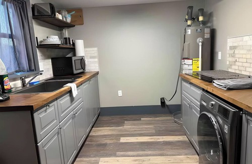 Ira Apartment | 1bd Loft Close to Roscoe /Snyder. Ample parking, Good Wifi, Very Private