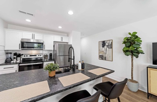 Clarksville Condo | 1BD Modern Condo ⎮ Downtown Walkable to F&M Bank Arena