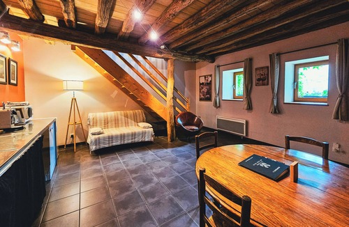 Etivey Cottage | 1BDR Apt + Sofa Bed w/Garden + Jacuzzi