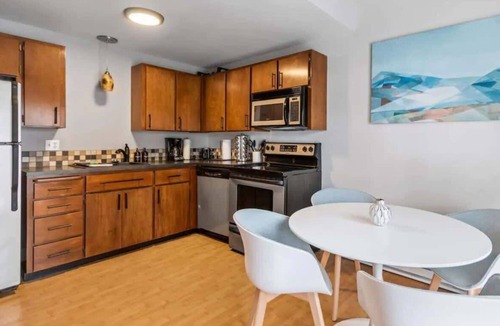 South Perry District House | 1bdrm townhouse in Perry District