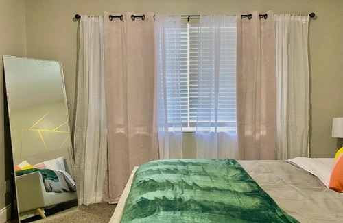Rosedale Apartment | 1bed 1 bath Condo with Movie Projector!