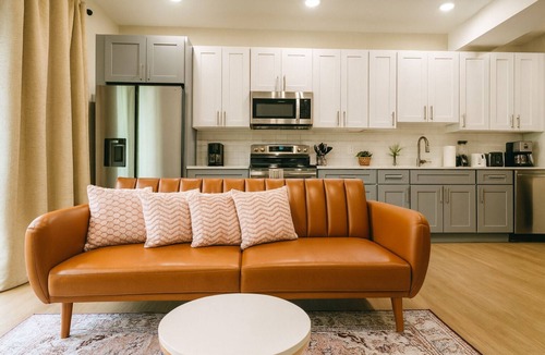 Mantua Apartment | 1Bed 1Bath Central KingBed W/D WIFI.