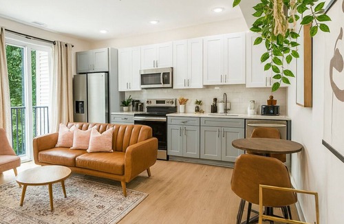 Mantua Apartment | 1Bed 1Bath Central KingBed W/D WIFI.