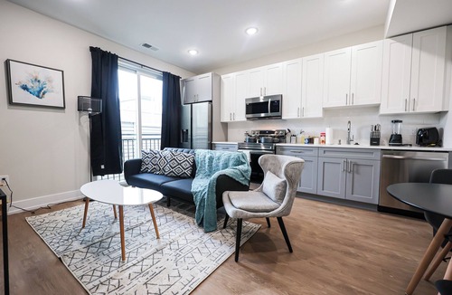 Mantua Apartment | 1Bed/1Bath KingBed Central+W/D+WIFI