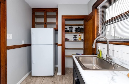 St. Louis Apartment | 1bed/1bath with laundry in Princeton Heights