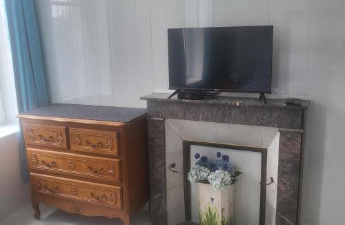 Fougerolles-du-Plessis Apartment | 1Bed Apartment Sleeps 2 - Parking Wifi