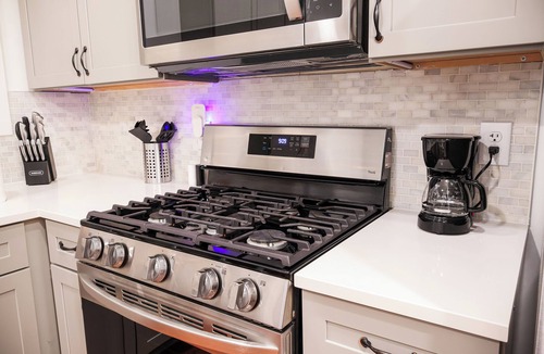 Corn Hill House | 1BED+EquippedKitchen+HighFalls+TV+DT Wi-fi