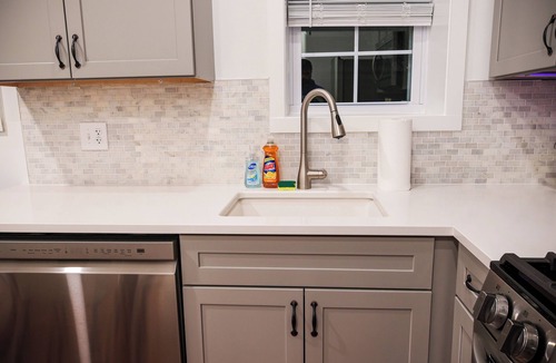 Corn Hill House | 1BED+EquippedKitchen+HighFalls+TV+DT Wi-fi