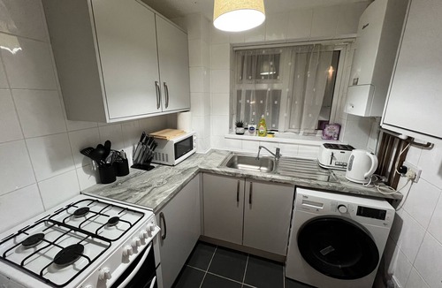 Seisdon House | 1Bed House with Driveway