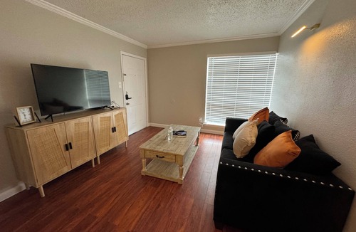 Edgebrook Apartment | 1bedroom apartment comfortable and quiet 😊