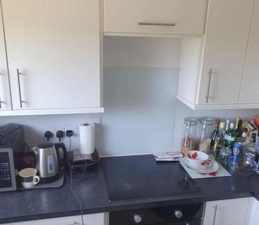 Horsham Apartment | 1bedroom flat wt ext sofa chair