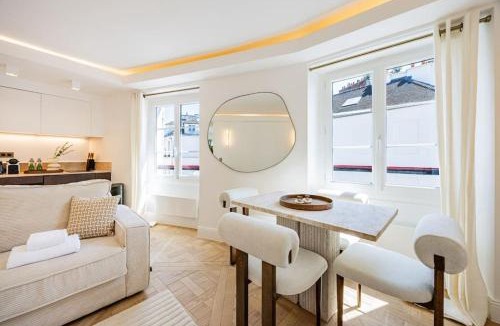 Montmartre Apartment | 1bedroom Sacrée cœur Place du Tertre Montmartre