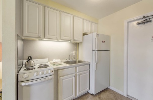 Madeira Beach Condo | 1br 1b - 3rd Floor - King - Surf Song #335