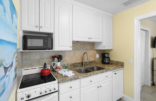 Madeira Beach Condo | 1br 1b Beach View - King - Surf Song #333