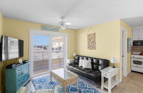 Madeira Beach Condo | 1br 1b Beach View - King - Surf Song #333