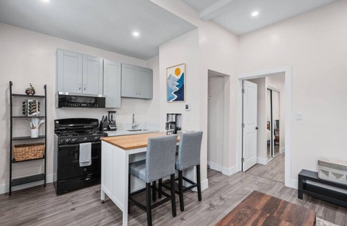 Grant Hill Apartment | 1BR+1BA | Cozy, Central | Laundry+Free Parking