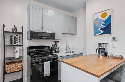 Grant Hill Apartment | 1BR+1BA | Cozy, Central | Laundry+Free Parking